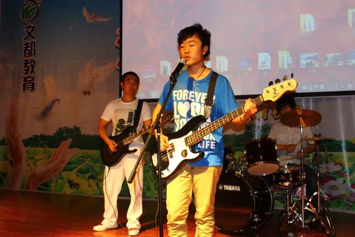 ファイル:Niliu(wulumuqishi2) 12.jpg