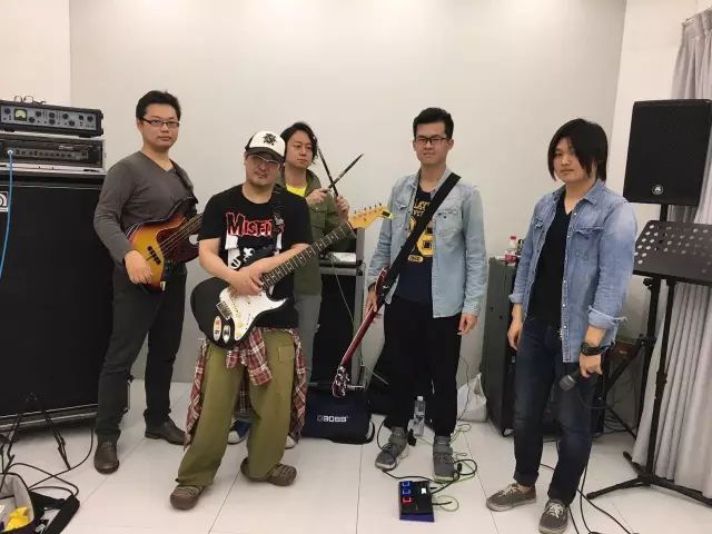 ファイル:Halfbridgestone 11.jpg