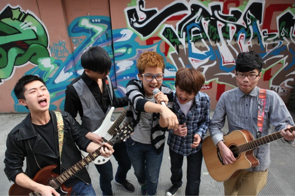 ファイル:Lvxinglieche(chengdushi) 11.jpg