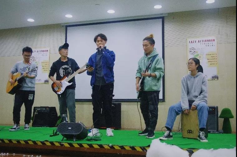 ファイル:Xiaohonghua(shanghaishi) 11.jpg