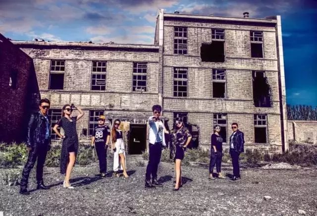 ファイル:Ailiyutourist 11.jpg