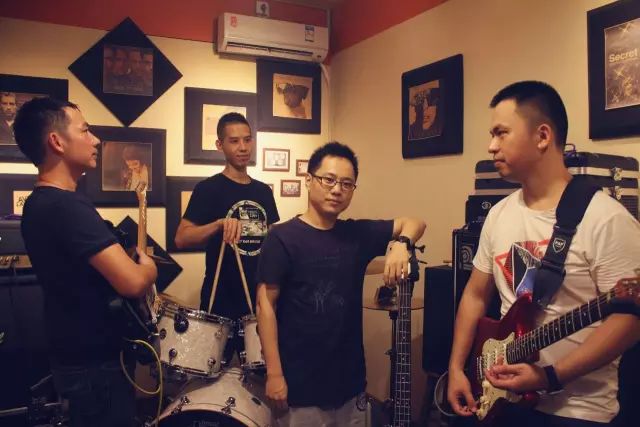 ファイル:Shufflers(zhuhaishi) 11.jpg