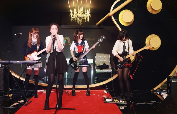 ファイル:Huhudress 12.jpg