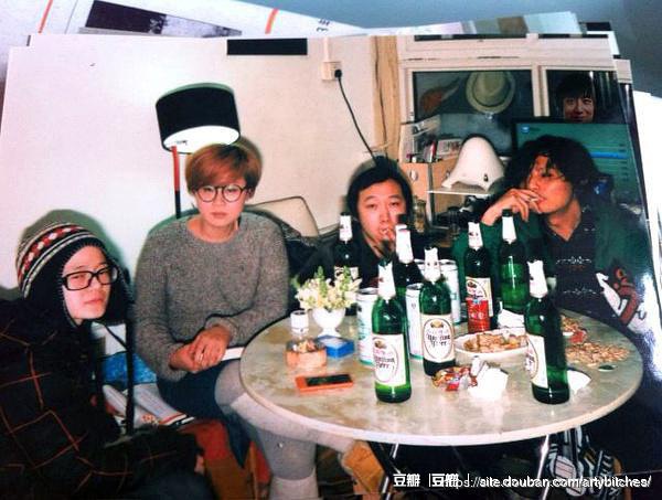 ファイル:Artybitches 11.jpg