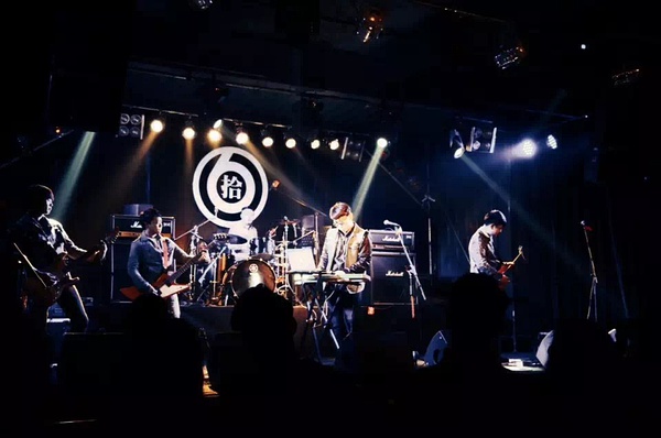 ファイル:Sixguns 11.jpg