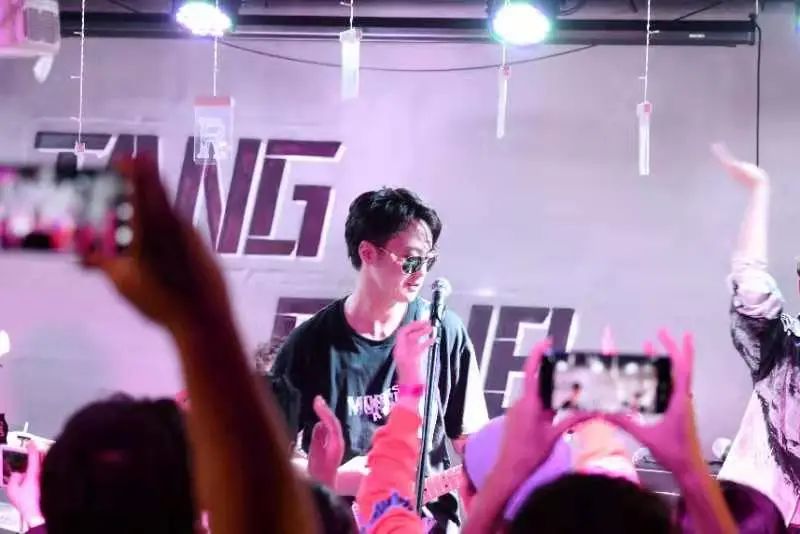 ファイル:Lifeinvisible 11.jpg