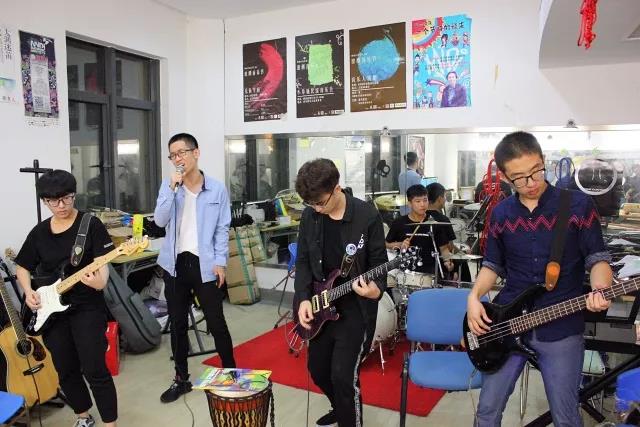 ファイル:Xiaoxindihua(huadongligongdaxue) 11.jpg