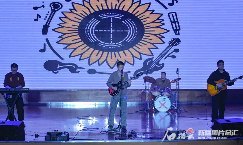 ファイル:Kui(xinjiangjingchaxueyuan) 11.jpg