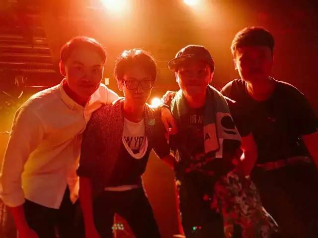 ファイル:Hittheroll 11.jpg