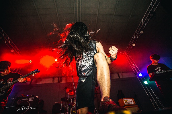 ファイル:Buriedalive 11.jpg