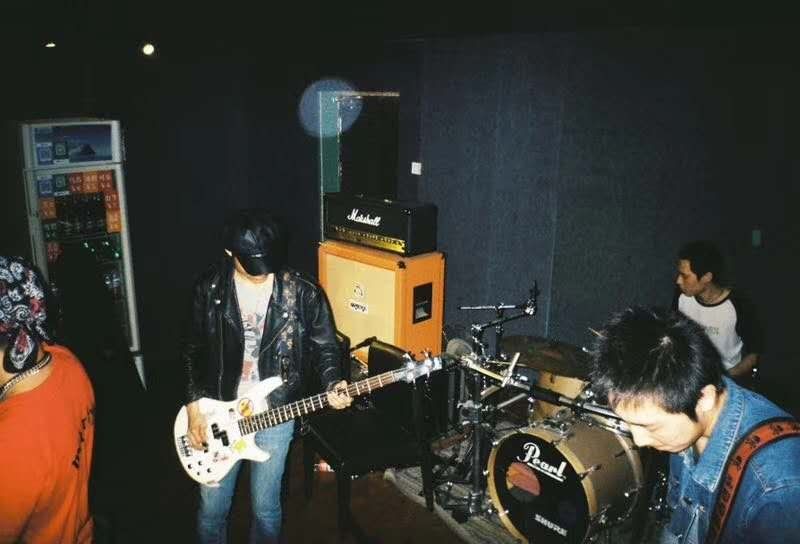 ファイル:Thebarkings 11.jpg