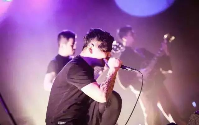 ファイル:Jiutuntongzi 11.jpg