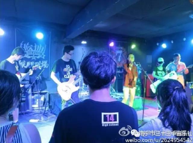 ファイル:E300 11.jpg