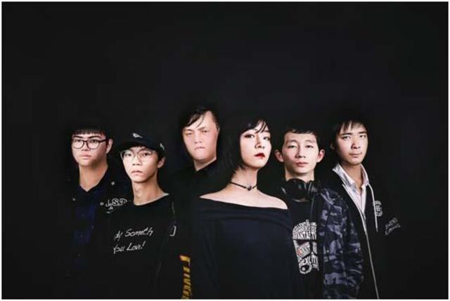 ファイル:Moderncat 11.jpg