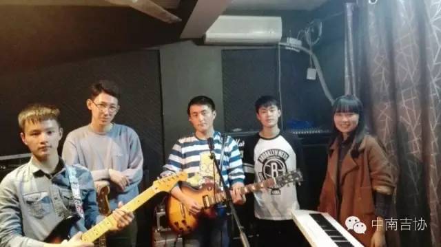 ファイル:Mass 11.jpg