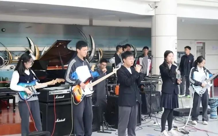 ファイル:Vortex(shanghaishi) 17.jpg