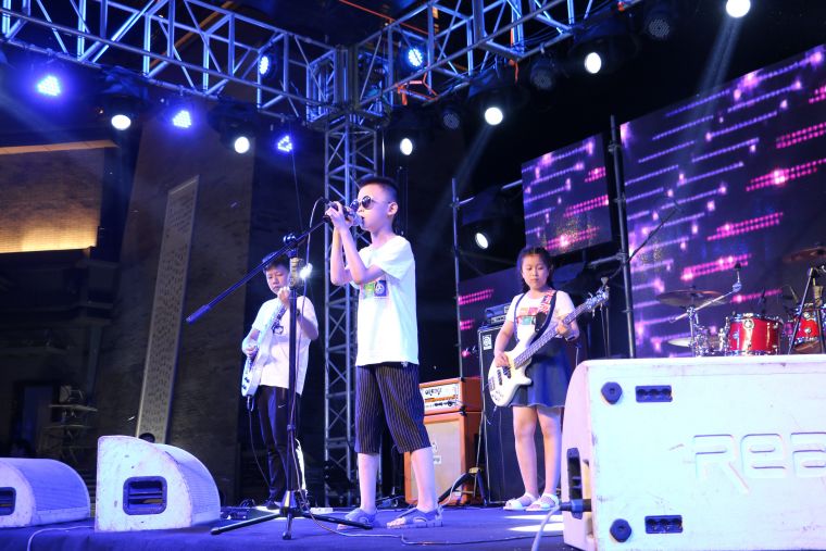 ファイル:Budingchaoren 11.jpg