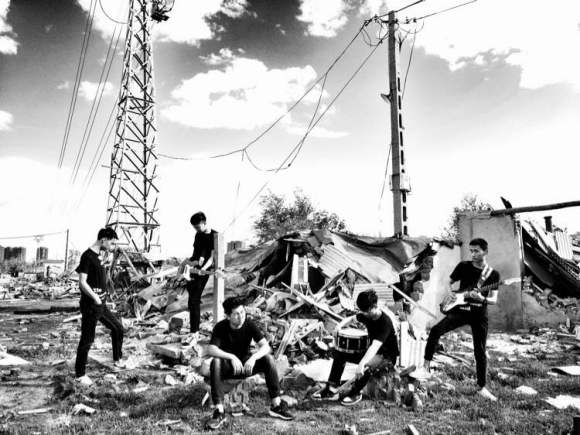 ファイル:Thebreakthroughband 11.jpg