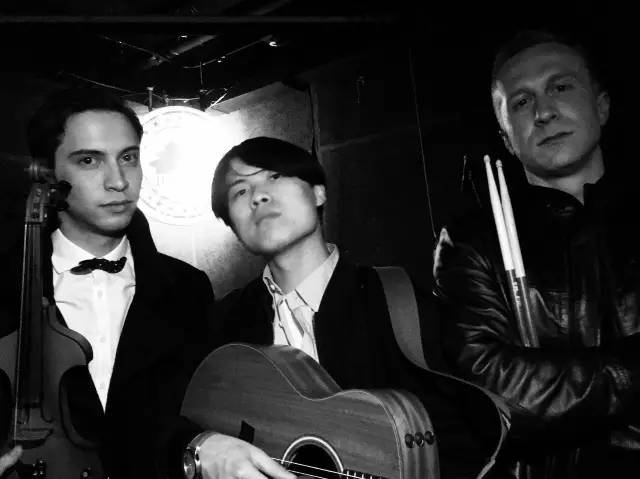 ファイル:Theguzzlers 11.jpg