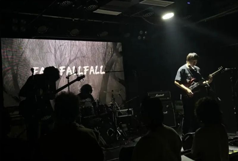ファイル:Fallfallfall 11.jpg