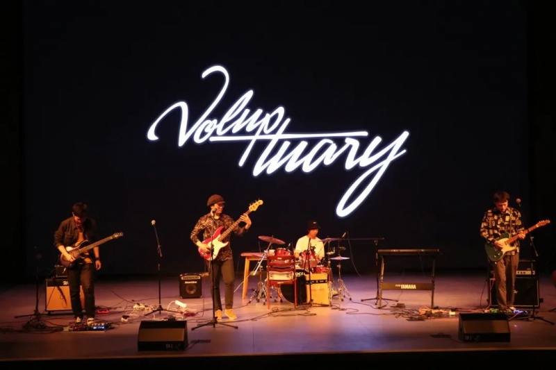 ファイル:Voluptuary 11.jpg