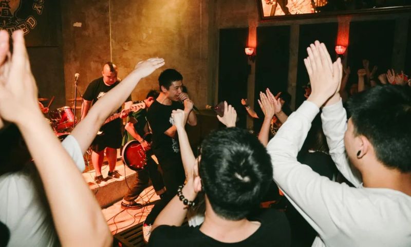 ファイル:Therevolution 11.jpg