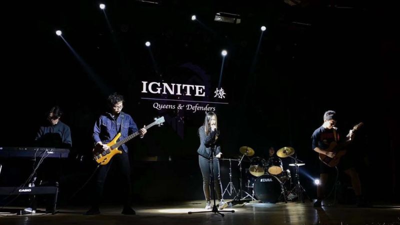 ファイル:Queens&defenders 11.jpg