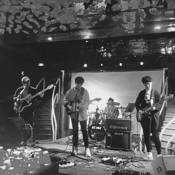 ファイル:Whichband 11.jpg