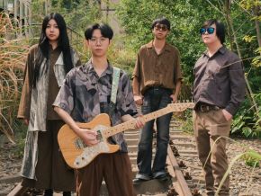 Lanseshiqufeixing 12.jpg