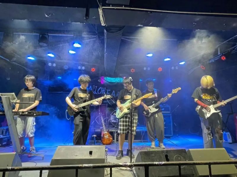 ファイル:Radiohappy 11.jpg