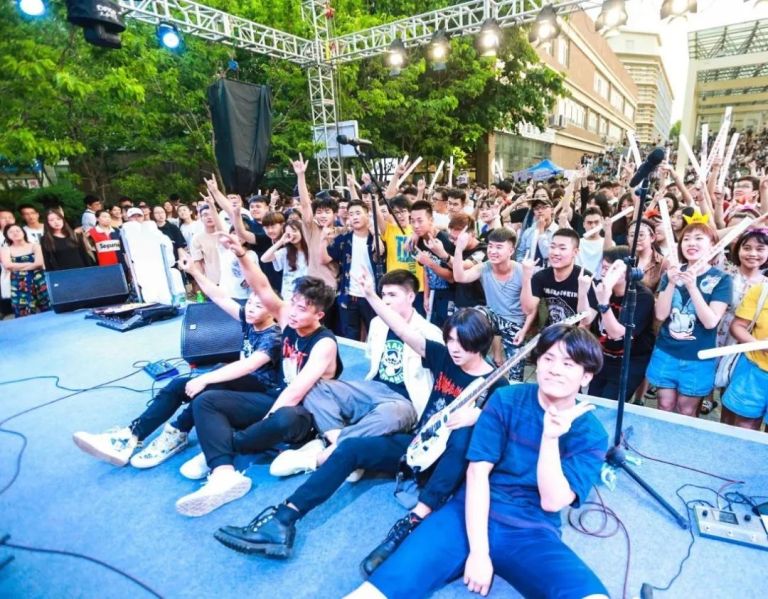 ファイル:Hunters(shenyangshi) 12.jpg