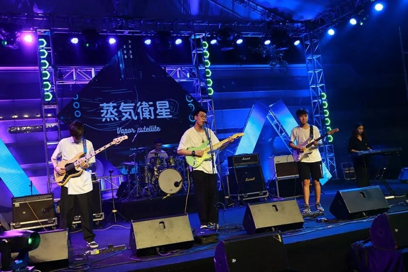 ファイル:Zhengqiweixing 11.jpg