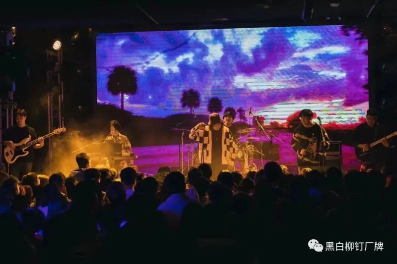 ファイル:Heibailiuding 11.jpg