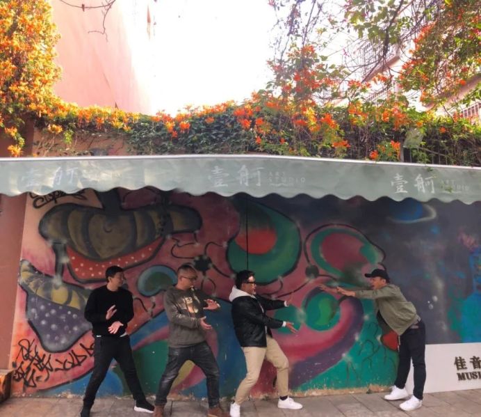 ファイル:Paiduixiansheng 11.jpg