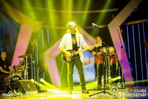 Hongsezhanche 11.jpg