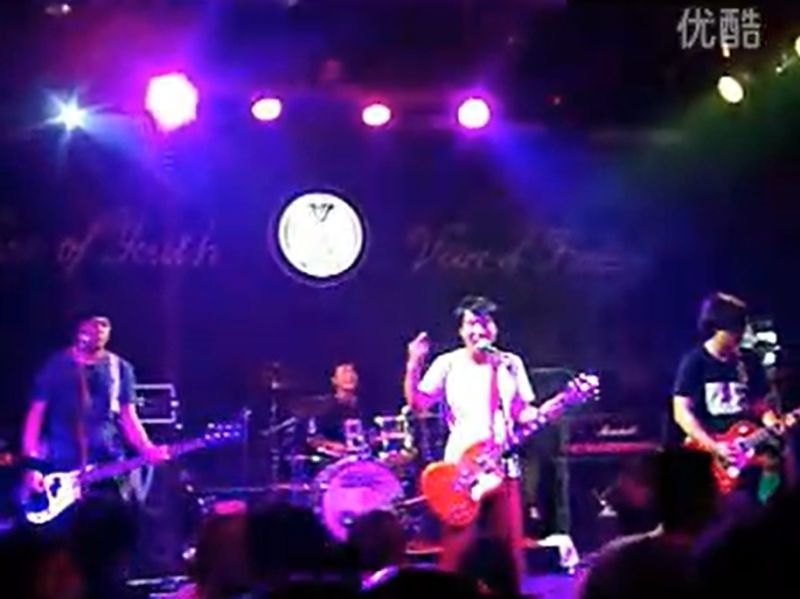 ファイル:Blurry 11.jpg