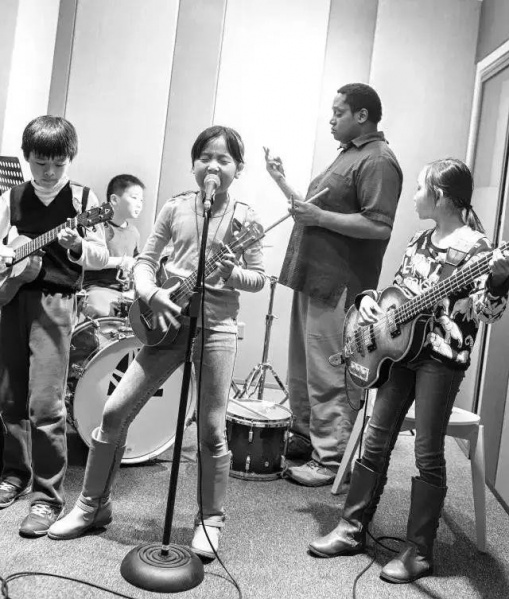 ファイル:Thegrasshoppers 11.jpg