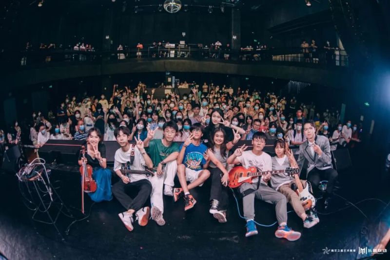 ファイル:Riot(foshanshi) 11.jpg