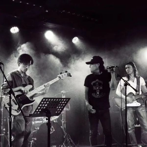 ファイル:Billystrio 11.jpg